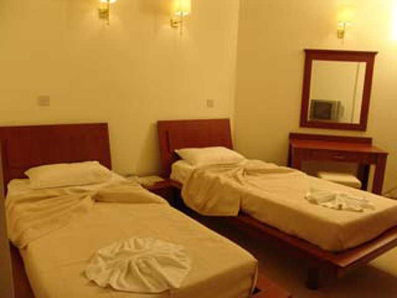 Celebrity Hotel Лапитос Екстериор снимка