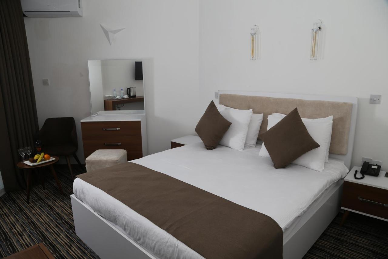 Celebrity Hotel Лапитос Екстериор снимка